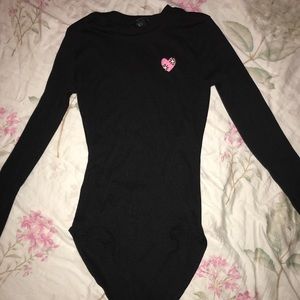 Forever 21 Emoji heart black bodysuit 💖